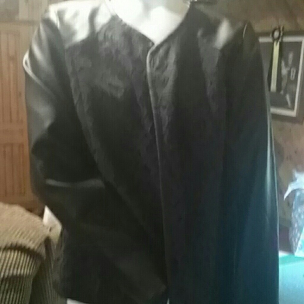 Short faux leather jacket